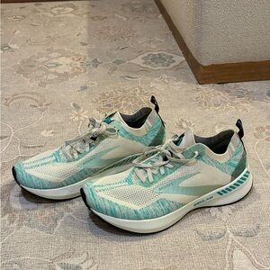 Brooks Women's Athletic Shoes - Teal and White